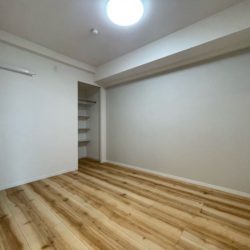過ぎ行く時間をゆったりと感じることができる落ちついたプライベートルーム。リビングで楽しく過ごした後はゆっくりくつろぐ時間を満喫できます。静かな環境でリラックスタイムを愉しんで。(寝室)
